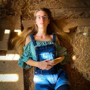 Meet your Posher, Hayley